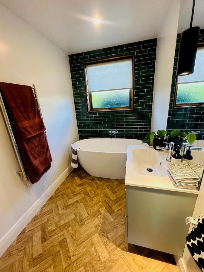 2 Bed Beckenham Beauty - Pet Friendly Villa ไครสต์เชิร์ช ภายนอก รูปภาพ